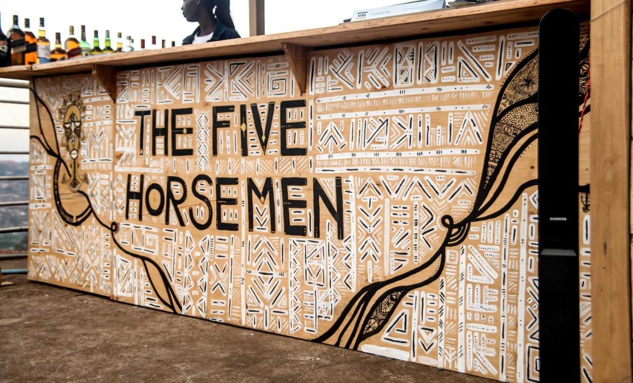 The Five Horsemen Hostel Kampala Luaran gambar