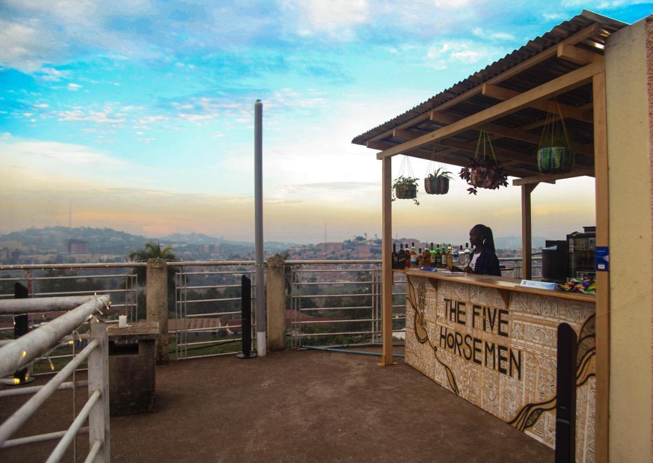 The Five Horsemen Hostel Kampala Luaran gambar