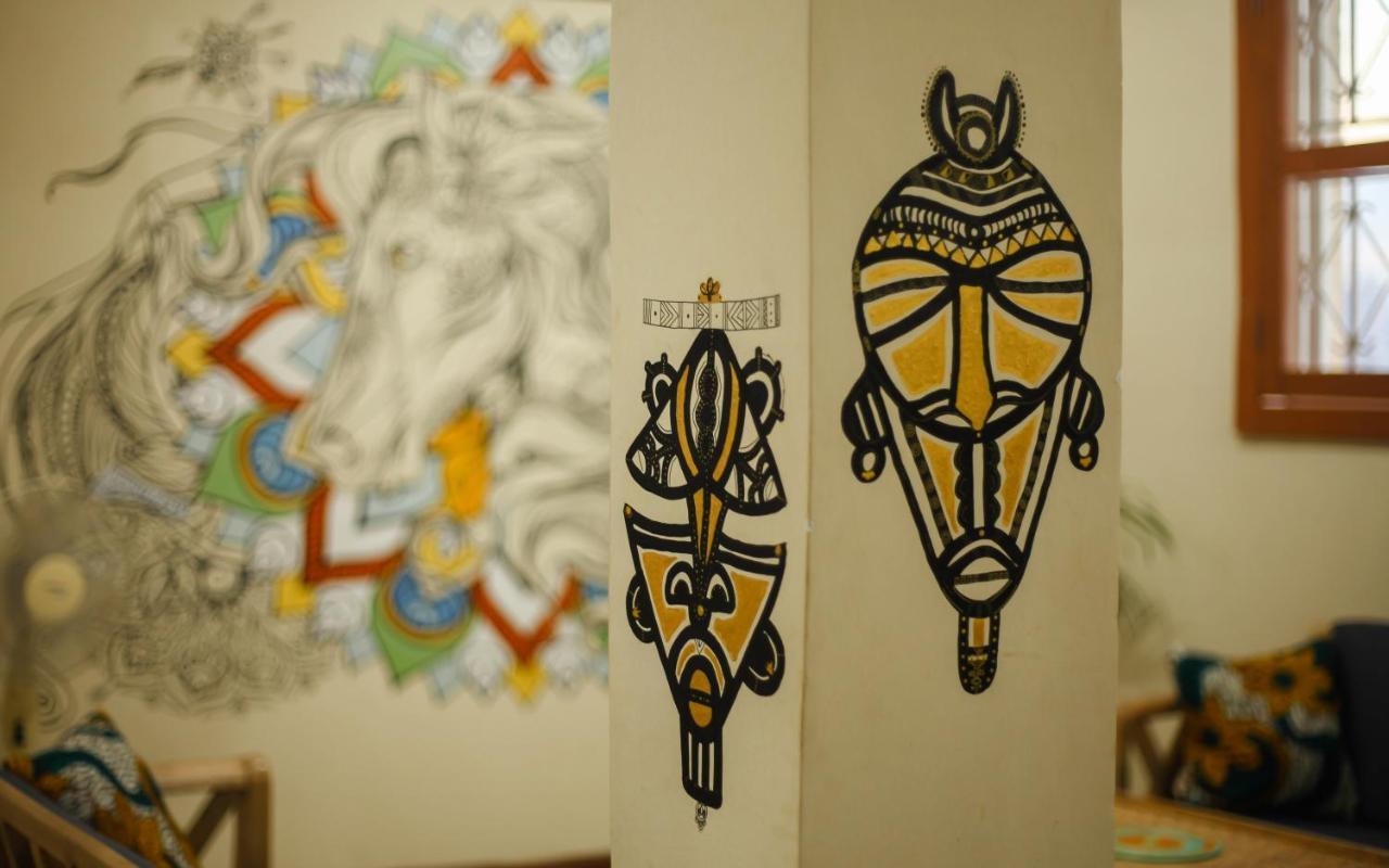 The Five Horsemen Hostel Kampala Luaran gambar
