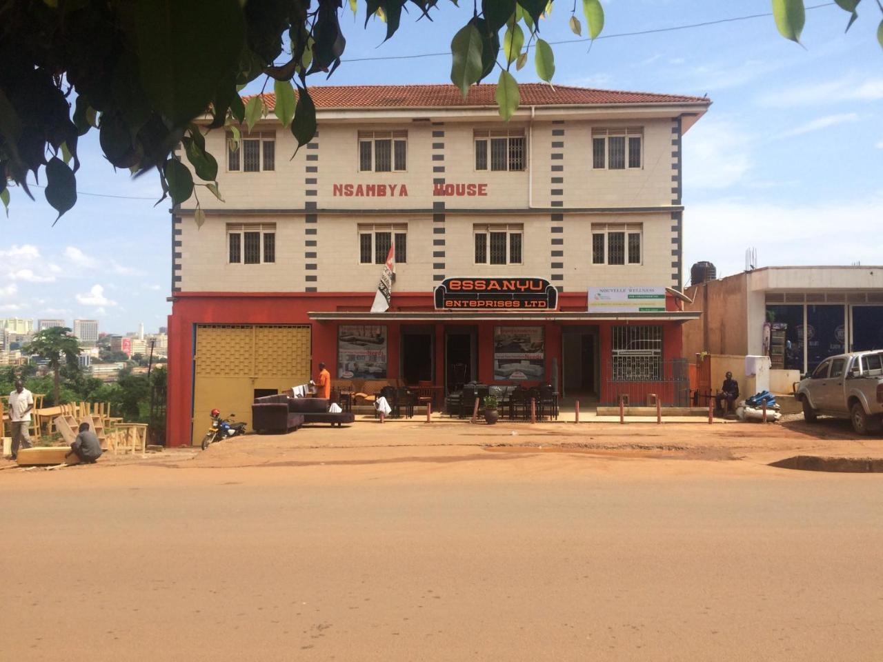 The Five Horsemen Hostel Kampala Luaran gambar