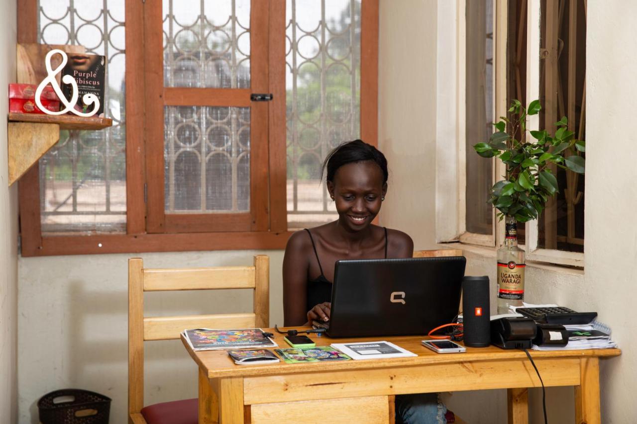 The Five Horsemen Hostel Kampala Luaran gambar