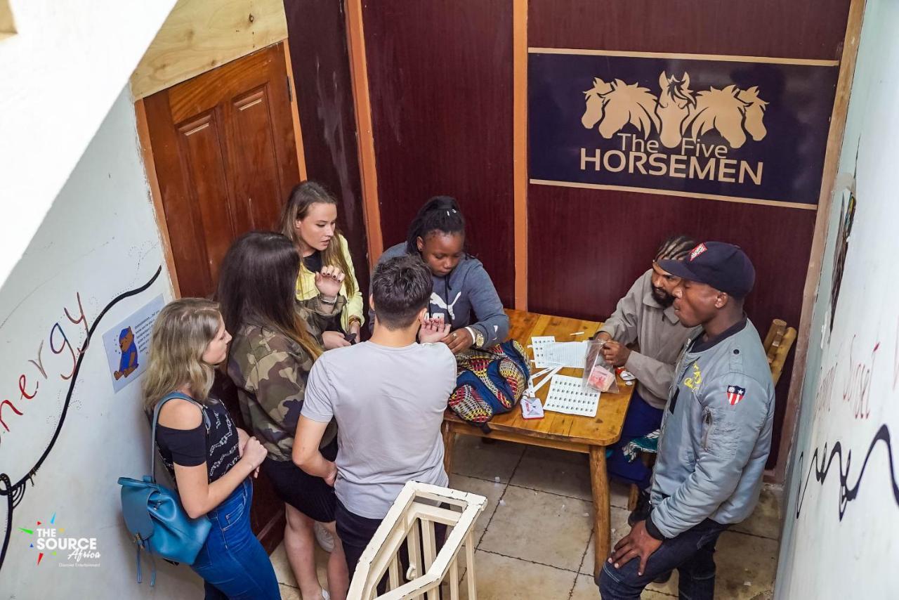 The Five Horsemen Hostel Kampala Luaran gambar