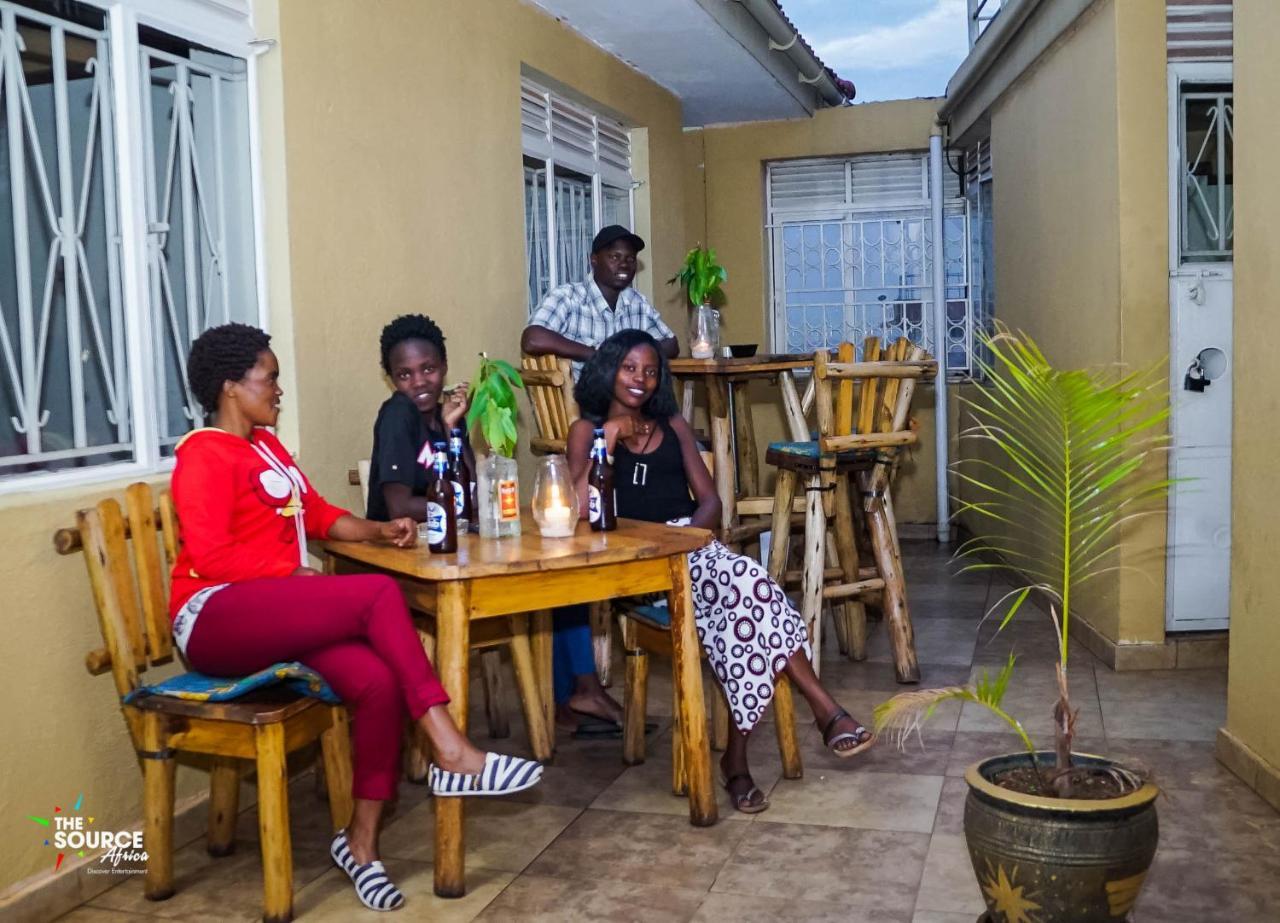 The Five Horsemen Hostel Kampala Luaran gambar