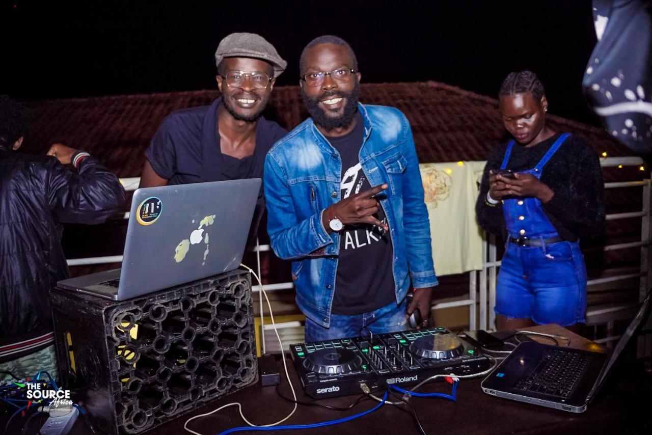 The Five Horsemen Hostel Kampala Luaran gambar